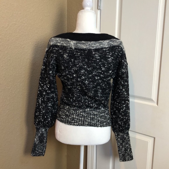 WHBM v-neck pull over sweater. - Picture 6 of 12
